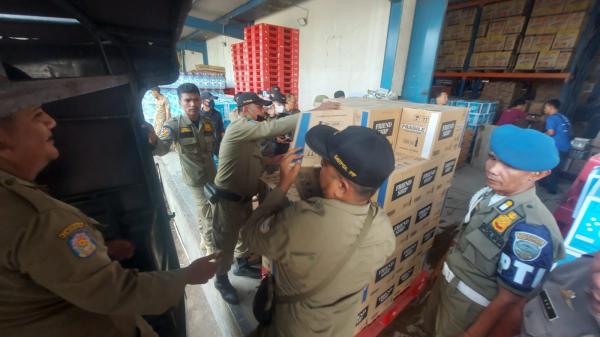 Gudang Miras Berkedok Penyimpanan Makanan Ringan di Tasikmalaya Digerebek Satpol PP dan Polisi