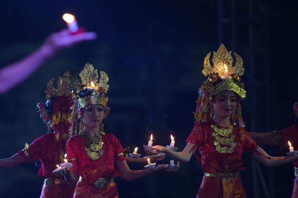 Potret Tari Lilin Siwa di Panggung Festival Sriwijaya XXXI