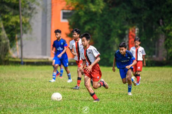Fokus Pembinaan Sepakbola Usia Dini, Ridwan Kamil Gandeng POR UNI Gelar Piala Gubernur Jabar