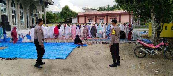 Personel Polsek Gunung Meriah Lakukan Pengamanan Sholat Idul Adha