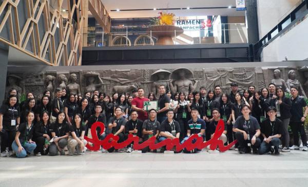 Jelajah Dunia Bisnis, Siswa SMA Surabaya Kunjungi Perusahaan Multinasional