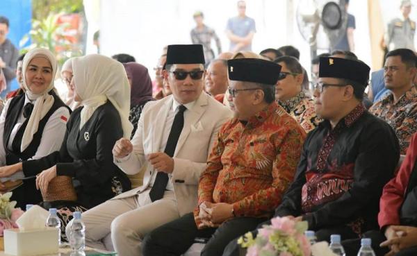 Sekjen PDIP Beri Kode Pantun Bacawapres Ganjar Pranowo, Sebut Ridwan Kamil