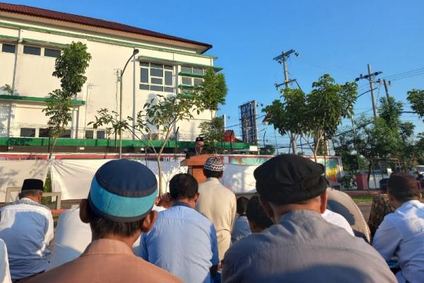 Khotib Salat Idul Adha di Taman Ir Soekarno Ajak Warga Teladani Ketaqwaan Nabi Ibrahim