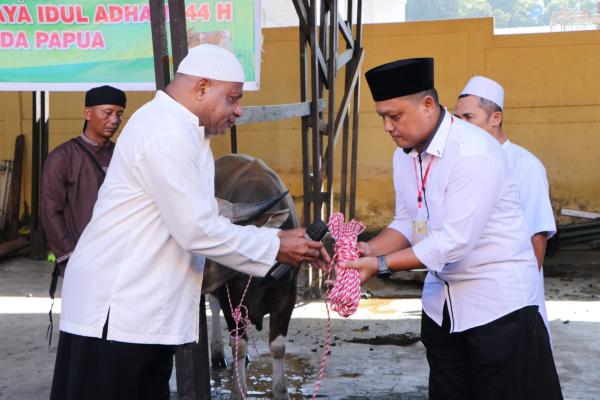 Kapolda Papua Hadiri Pelaksanaan Salat Idul Adha dan Penyembelihan Hewan Kurban