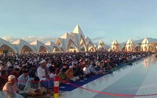 Ribuan Orang Padati Salat Idul Adha di Masjid Al Jabbar