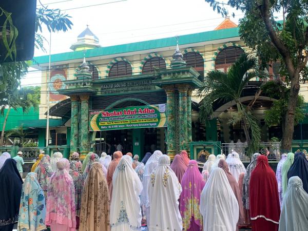 Bupati Nganjuk dan Gubernur Jatim Sumbangkan Sapi Kurban di Masjid Agung Baitussalam Nganjuk