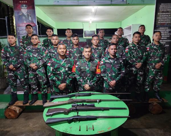 Satgas Pamtas RI-PNG Berhasil Sentuh Hati Simpatisan TPN-OPM Serahkan 4 Pucuk Senjata dan Munisi