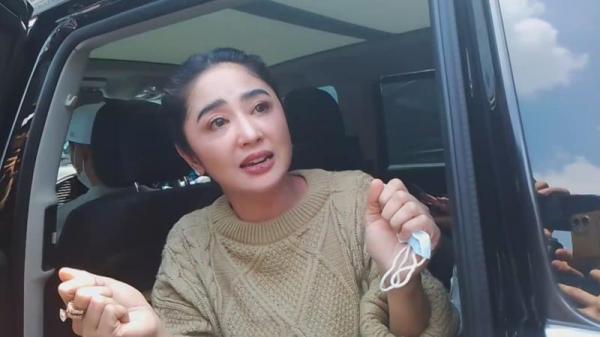 Dewi Perssik Geram Kurbannya Ditolak Pak RT, Sapi Bahkan Akan Dilepas