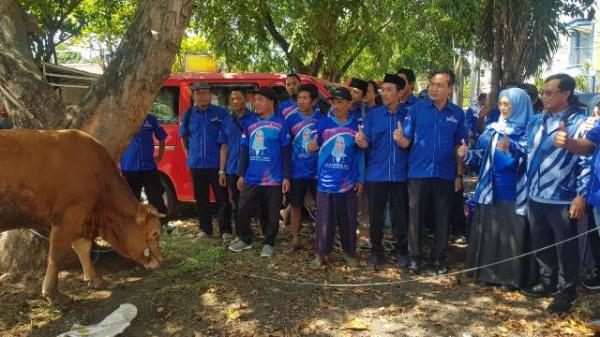 Anggota DPR RI Sumbang 7 Sapi Kurban di Cirebon dan Indramayu