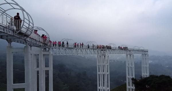 Catat, Segini Harga Tiket Masuk Jembatan Kaca Terpanjang di Jawa Tengah Kemuning Sky Hill di Karanga