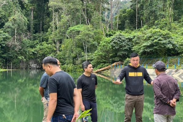 Freddy Thie Targetkan Masalah Air Bersih Di Kabupaten Kaimana akan Rampung Akhir Tahun