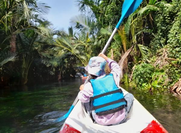 Serunya Liburan Sekolah dengan Bermain Kano, di Aliran Sungai Kebun Sagu Silowo Tuban