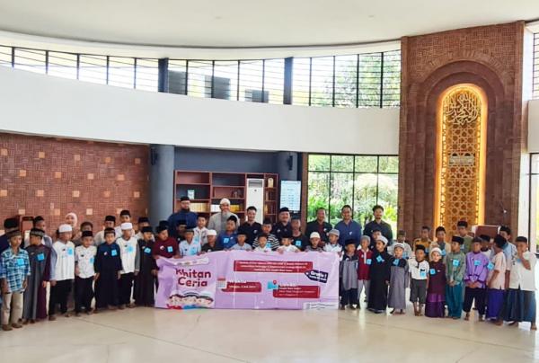 Puluhan Anak di Magetan Ikuti Khitanan Massal Yayasan Masjid Bani Solan