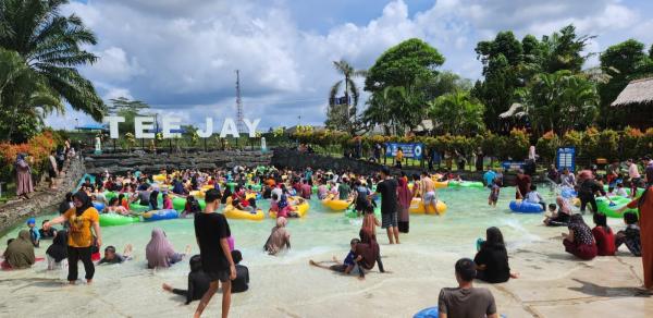 Keseruan Berenang dan Bermain Ombak Buatan di TeeJay Waterpark Tasikmalaya Saat Libur Sekolah