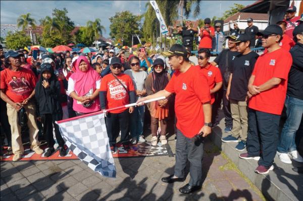 Ribuan Perangkat Mengikuti Gerak Jalan Dalam Rangka Harlah PPDI Ke - 17