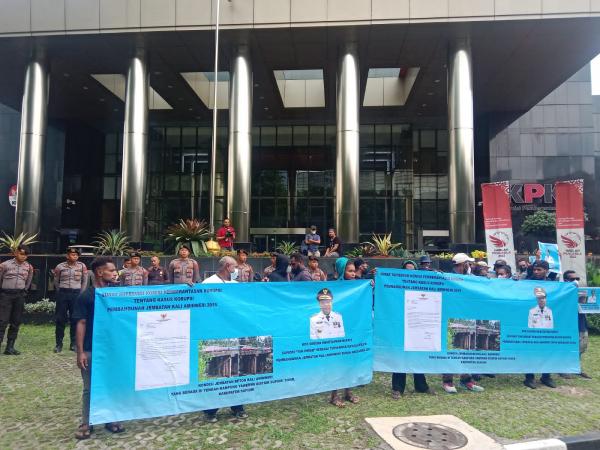 Warga Pulau Supiori, Meminta KPK Periksa Eks Bupati Yan Imbab Terkait Dugaan Korupsi Infrastruktur