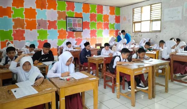 Ratusan Calon Siswa Baru di MTS Negeri Cianjur Ikuti Test Seleksi