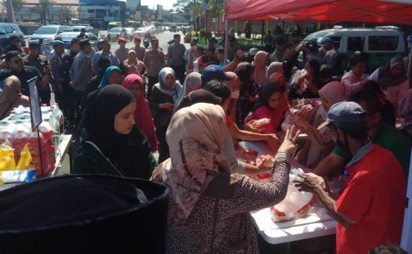 Ratusan Warga Serbu Bazar Murah Polres Kuningan, Telur Dijual Rp 25.000/Kg
