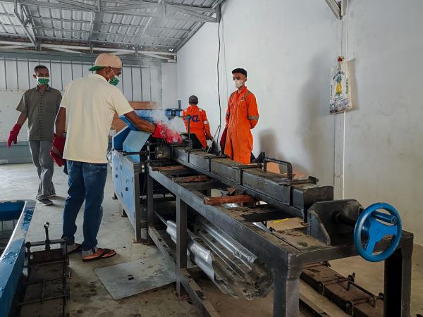 Dukung Program Bobby Nasution, Kecamatan Medan Belawan Ubah Sampah Plastik Jadi Balok dan Papan