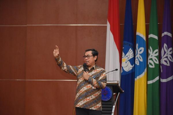 Stafsus Menkeu Sebut Sri Mulyani Cawe-cawe Agar Perbaikan Jalan Rusak Dianggarkan dalam APBN