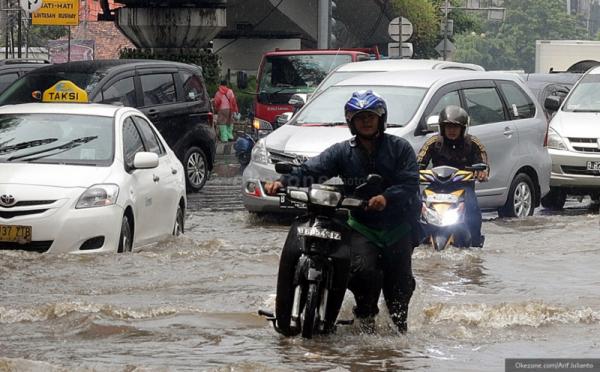 Jakarta Selatan Banjir Imbas Hujan Sore Ini