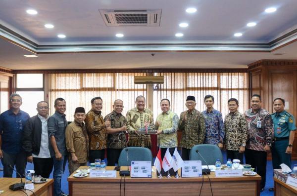 Tim Panja BUMNIP Komisi I DPR RI Kunjungi PT PAL Indonesia
