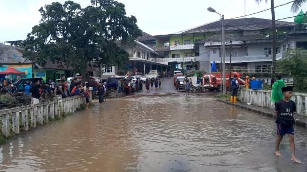 Banjir di Ponpes Miftahul Huda Manonjaya Tasikmalaya Berangsur Surut