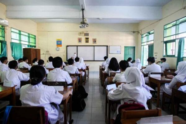 Menelusur Akar dan Solusi: Mengawal Dana BOS Sekolah di Indonesia