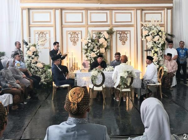 Hari Bahagia! Bupati Adipati Jadi Saksi Nikah Putri Sulung Staf Ahli Pemkab Way Kanan
