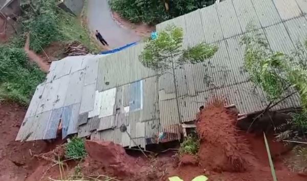 Tebing Setinggi 10 Meter Longsor Timpa Rumah Warga di Pangandaran, Beruntung Pemilik Selamat