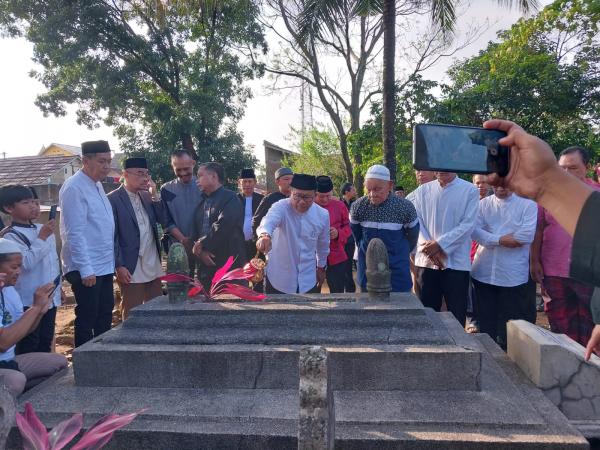 Momen HJC Bupati Cianjur Ziarah ke Makam Bupati Terdahulu