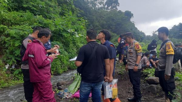 Pria Muda di Tasikmalaya Ditemukan Tewas di Pinggir Sungai Cikunir dengan Luka di Tubuh
