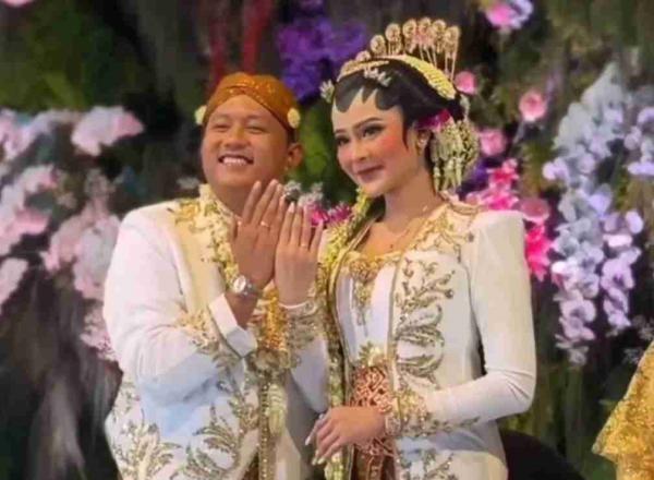 UNISRI Ikut Rasakan Kebahagiaan Pernikahan Penyanyi Campursari Denny Caknan dengan Bella Bonita