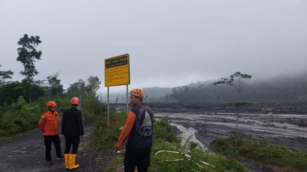 Satu Keluarga Tewas Akibat Bencana Banjir dan Longsor di Lumajang