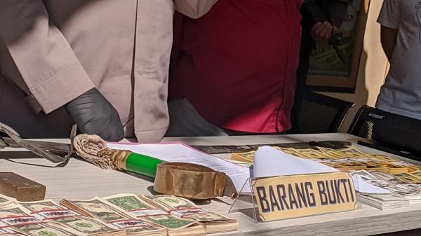 Polisi Gagalkan Peredaran Dolar Palsu Senilai Rp33 Triliun di Sukabumi