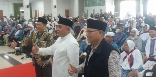 Ratusan Jemaah Haji Kloter Pertama Kaltim Disambut Gubernur Isran Noor