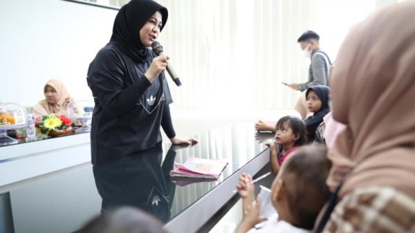 Cegah Stunting, Fatmawati Rusdi : Pola Asuh Anak Menjadi Faktor Penentu