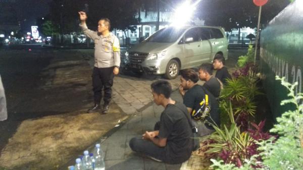 Modus Baru Penjualan Miras di Tasikmalaya, Pelaku Berkomunikasi Lewat HT dengan Menggunakan Sandi