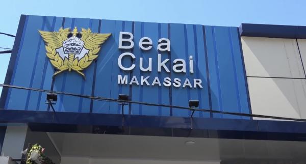 Bea Cukai Makassar Periksa Jemaah Haji Berbalut Emas