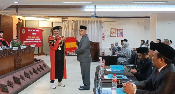 Didepan Guru Besar Untag Surabaya, Pegawai Kemenang Jatim Najib Kusnanto Resmi Jadi Doktor