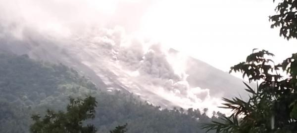 Gunung Karangetang Keluarkan Awan Panas Guguran, Warga Dusun Bolo Diungsikan