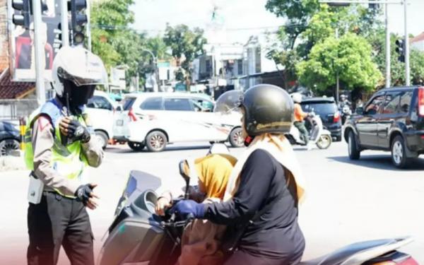 Polresta Bandung Bakal Tindak Pengendara Nekat Tak Pakai Helm di Operasi Patuh Lodaya 2023