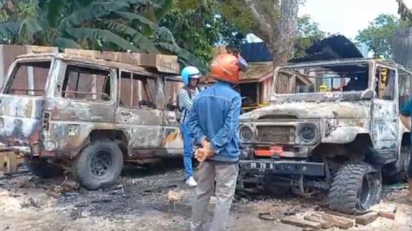 Kebakaran Bengkel di Kambu Kota Kendari, 2 Mobil Hangus Terbakar