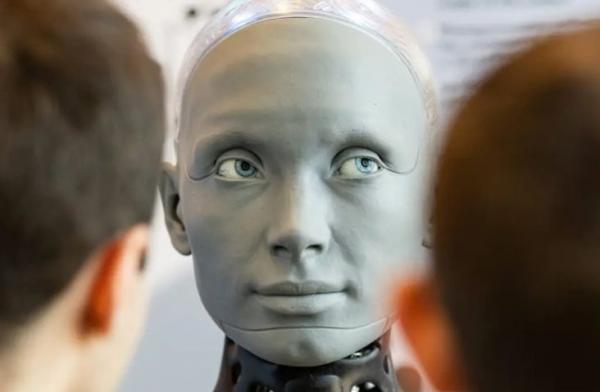 Ditanya Soal Pemberontakan, Ekspresi Robot AI Berubah Menyeramkan