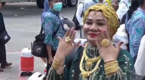 Pamer Emas Ternyata Imitasi, Jamaah Haji Asal Makassar Diperiksa Bea Cukai