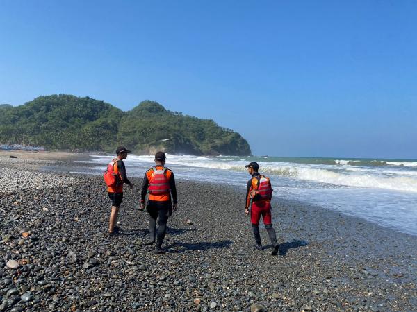 Pencari Kerang di Pantai Karangbolong Kebumen Hilang Terhempas Gelombang Laut Selatan