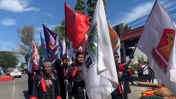 Dikirab Keliling Indonesia 18 Bendera Parpol Tiba di Ponorogo