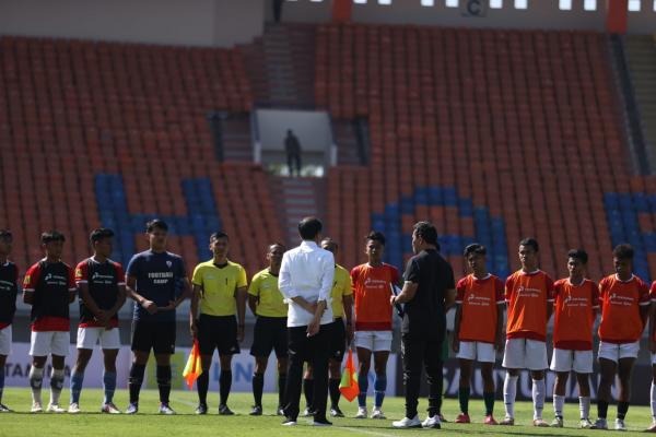 Presiden Melihat Seleksi Tim U-17 di Stadion Si Jalak Harupat