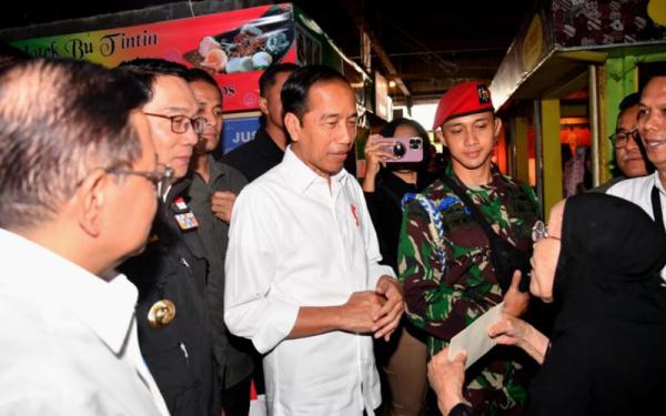 Ditanya Jokowi Soal Resep, Ini Jawaban Bu Eha Pemilik Warung Nasi Legendaris di Pasar Cihapit