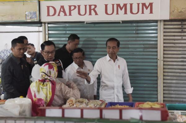 Kala Presiden Sambangi Warung Nasi Legendaris Bu Eha di Pasar Cihapit